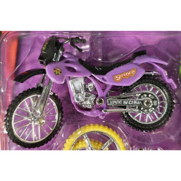 VTG Dr. Seuss How The Grinch Stole Christmas Extreme Dirt Bike Bendable Figure - Picture 5 of 8